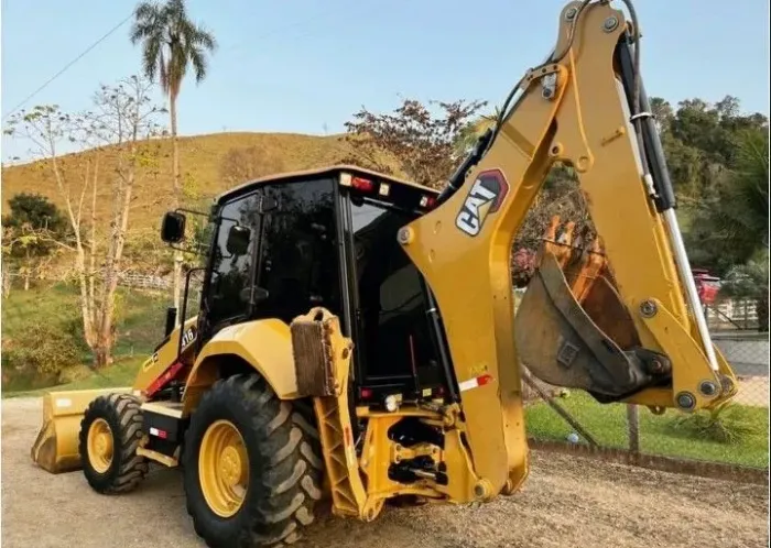 Escavadeira Caterpillar 2021