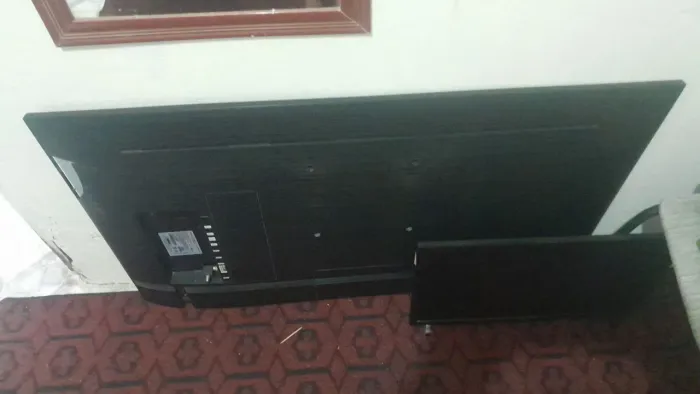 Vendo televisão Samsung 50 polegadas 4 k com defeito por 200 reais 