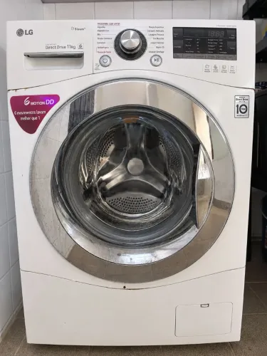 Máquina de Lavar LG Inverter Direct Drive 11kg - Lava e Centrifuga