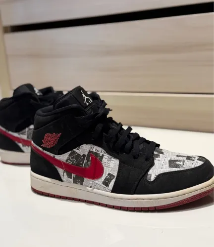 Air Jordan 1 Mid SE ?Newspaper Air Times? Original Tam. 43