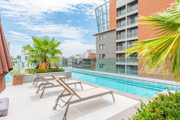 Studio mobiliado em prédio com infra de clube no Moinhos de Vento !