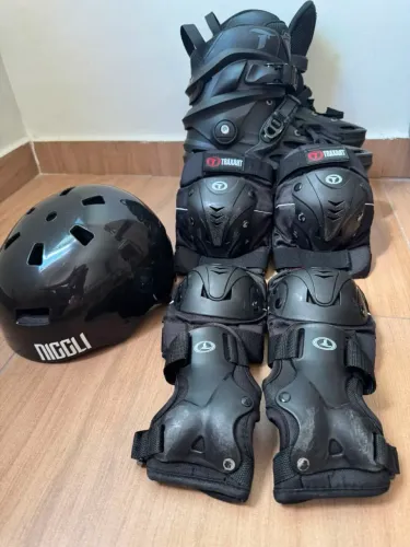 Patins Traxart Volt+ 40/41 + Capacete + Kit de Proteção Completo