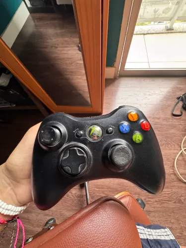 um controle do Xbox 360 modelo wireless (sem fio).