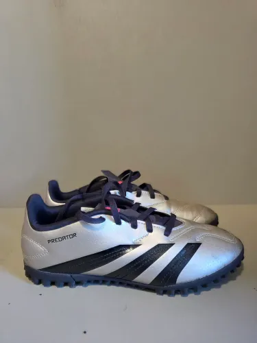 Chuteira Adidas Predator Club TF