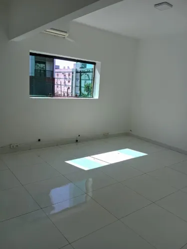 EXCELENTE SALA COMERCIAL-EMBARÉ