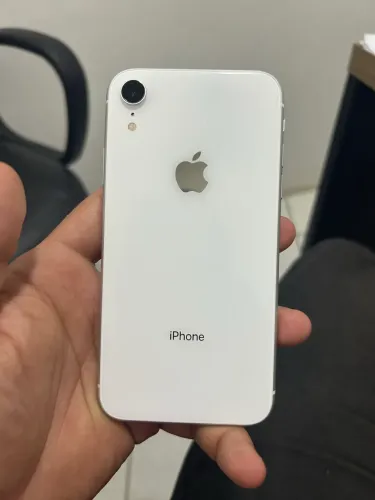 iPhone XR em estado de zero