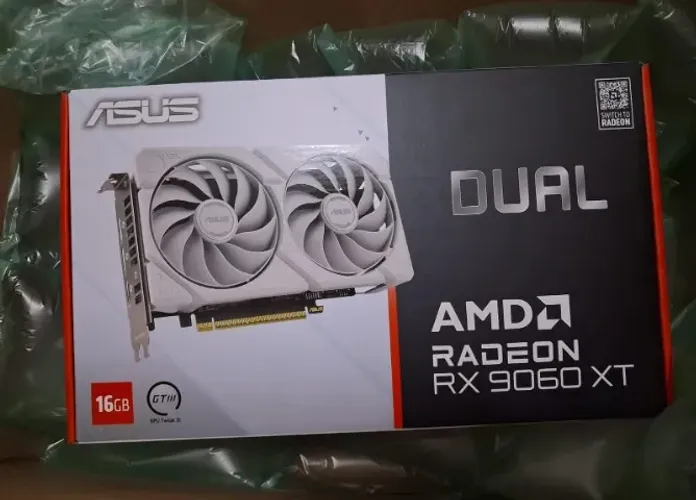 ASUS DUAL RX 9060 XT 16GB WHITE + 3 anos de Garantia
