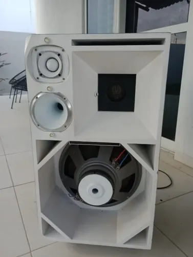 Caixa BOB semi-nova 15 pol.