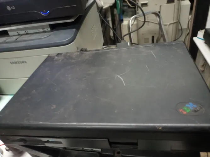 Carcaça de Notebook IBM antigo (ler o anúncio)