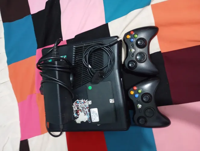 Xbox 360 Desbloqueado Completão + 2 Controles + HD com 246 Jogos!