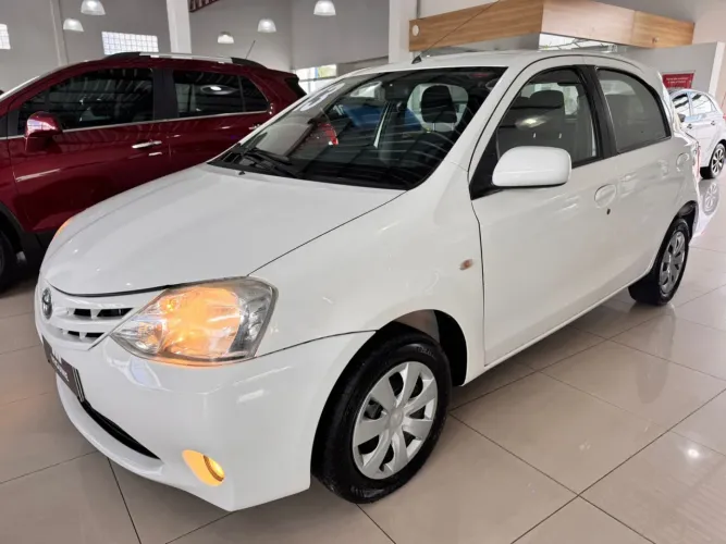 Toyota Etios XS 1.3 Flex 16V 5P Mec. 2013