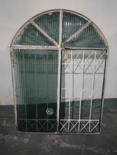 Janela de ferro estilo colonial