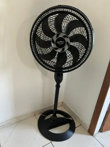 Ventilador de Coluna Britânia BVT451 170W (Para Conserto ou Peças)