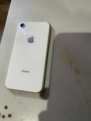 iPhone XR funcionando normal bateria 100% 