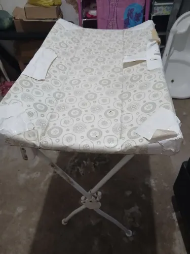 Trocador de bebê com ápio para banheira