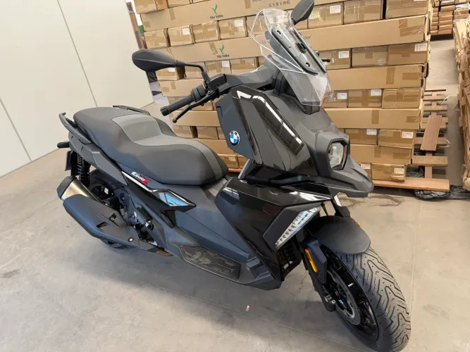 BMW C400X ano 2024 scooter estilosa !