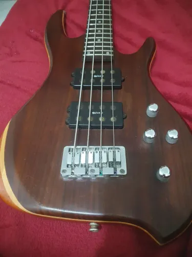 Baixo Eagle ativo 4 cordas madeira