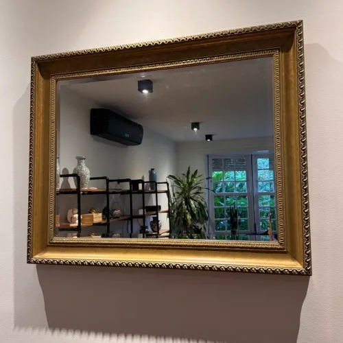 Espelho grande com moldura dourada clássica 97x77cm