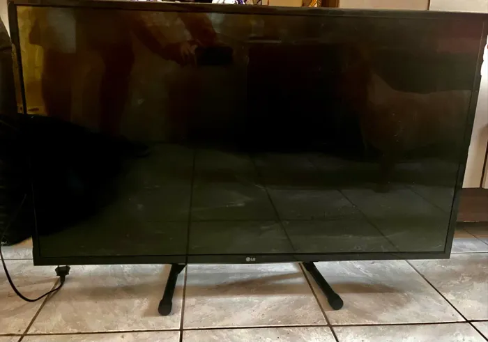 TV LG 43 polegadas modelo LG 43LH5600 usada
