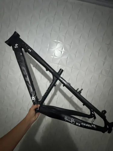 Quadro GTA REBEL aro 26 NOVO