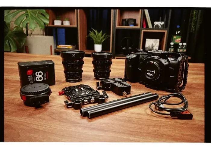 Kit Cinema Blackmagic Pocket 4K + 1 Lente Meike Cine + Acessórios Completos