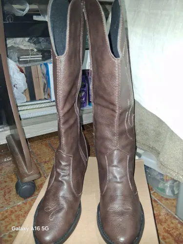 Bota feminina café