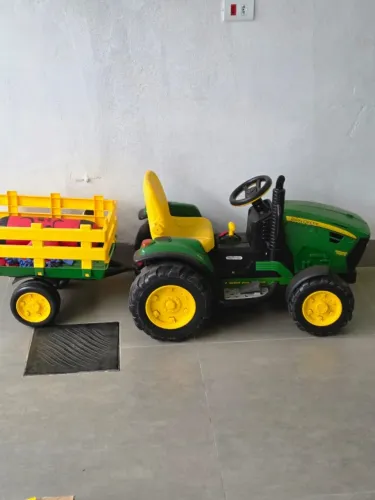Trator infantil(elétrico)