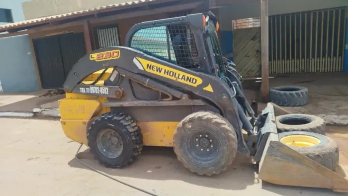 Minicarregadeira L230 New Holland 