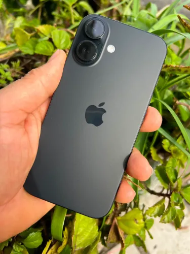 Vendo ou troco iPhone 16 normal bateria 100% na garantia da Apple até 07/27