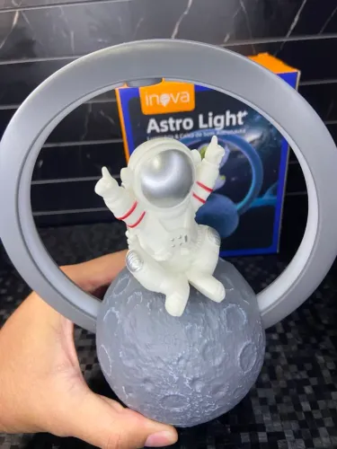 Caixa de Som Bluetooth ASTRO LIGHT Luminária ASTRONAUTA RAD-12550