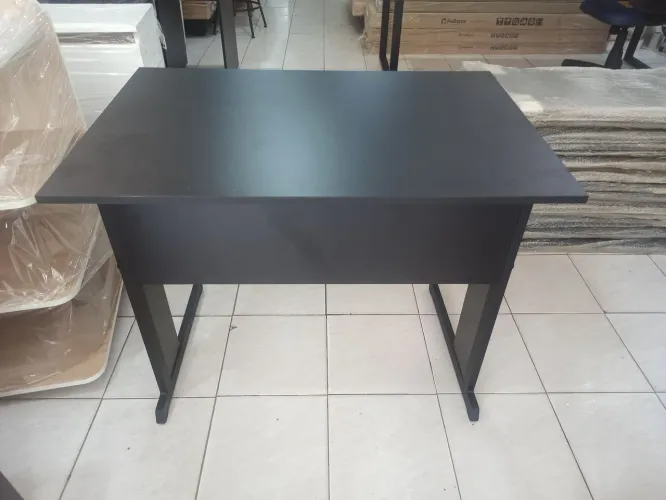 Mesa de 90cm preta para escritório