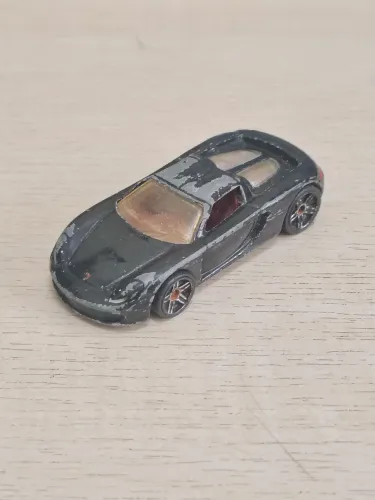 Hot Wheels Porsche Carrera GT ( detalhes)