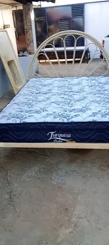 Vendo essa cama com colchão