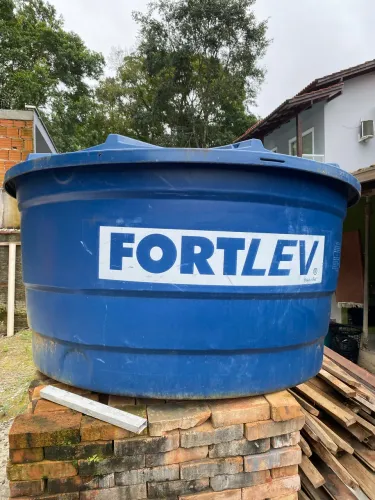 Vendo caixa d agua fortlev 2000lt