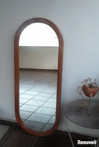 Espelho com moldura nobre (cerejeira) 