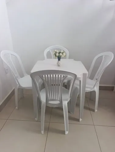 Mesa com 4 cadeiras [LEIA A DESCRIÇÃO]