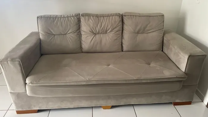 Sofá três lugares