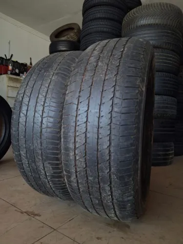 Par de pneus 255/60/18 Bridgestone bons de borracha