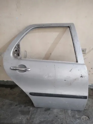 Porta traseira direita do Siena 2010 - Fiat Siena 1.0/ EX 1.0 MPI Fire/ Fire Flex 8V 2010