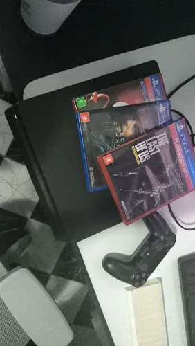 Ps4 slim com 3 jogos e controle 