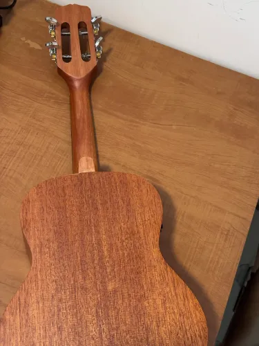 cavaquinho elétrico malibu