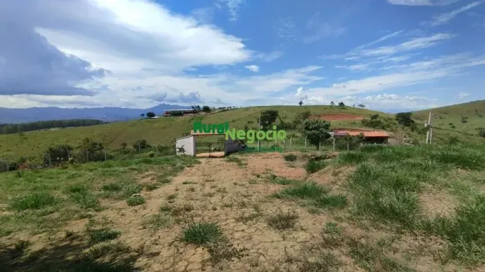 CHÁCARA COM FÁCIL ACESSO Á VENDA EM LORENA-SP