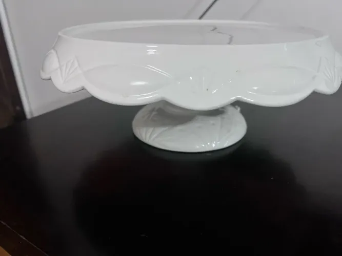 Travessa com pé de porcelana com caixa