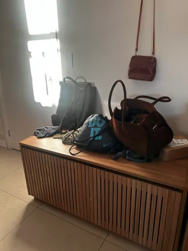Sapateira e banco laminado