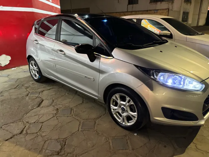 Ford Fiesta 1.6 16V Flex Aut. 5P 2015