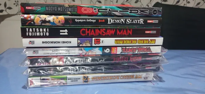 Vendendo mangás: kimetsu, Boku no hero, kaiju no 8, jujutsu kaisen etc.