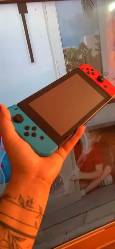 Nintendo Switch V2 Neon (Azul e Vermelho) - Bateria Aprimorada