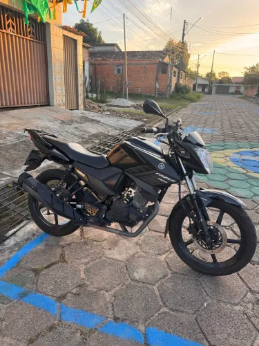 VENDE-SE OU TROCA-SE  Yamaha Fazer 150, ano 2021, cor preta, muito bem conservada.