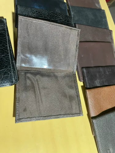 Lote de 11 porta documentos em couro + 1 carteira brinde semi novo 