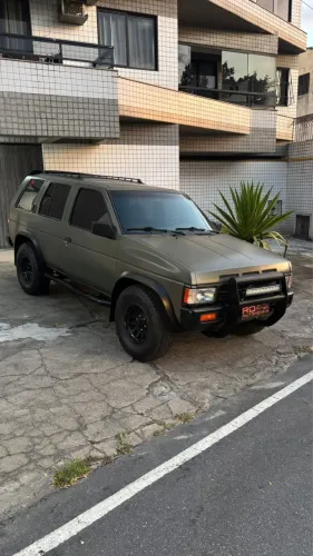Nissan Pathfinder XE 4X4 1995